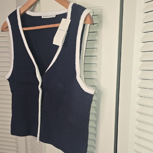 Abercrombie & Fitch Navy Blue Vest with White Trim - Picture 7 of 11